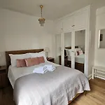 1 Bedroom Apartment Near 3Museums