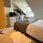 An Economic Studio In The Heart Of Chiswick - London