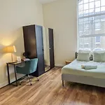 Cosy 2-Bedroom Flat With Free Wi-Fi In Shepherds Bush Near Westfield