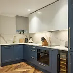 Central Belgravia Designer Apartment - For 4