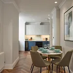 Central Belgravia Designer Apartment - For 4