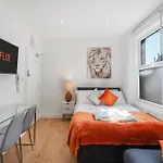 Central & Charming Studio London - 1