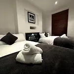 Warren Street 4 Bedrooms Private Suite