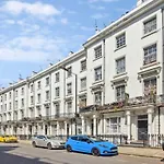 Bright 3 Bedroom Duplex With Roof Terrace Views