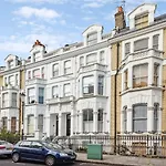Chic Earl\'S Court Getaway
