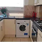 Spacious 3 Bedroom Flat At 45 Landward Court ,London W1H 5Hb