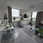 Spacious 3 Bedroom Flat At 45 Landward Court ,London W1H 5Hb