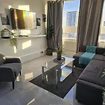 Spacious 3 Bedroom Flat At 45 Landward Court ,London W1H 5Hb
