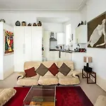 Sleek Simple & Peaceful 1Bd Flat Kensington