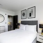 North Acton X - 2 Bedrooms - 2 Bathrooms - Balcony