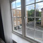 Fully Equipped Parkside Room 5Min From Colliers Wood Station R4