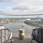 Beautiful Four Bedroom Penthouse Over Looking The River Thames