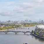 Beautiful Four Bedroom Penthouse Over Looking The River Thames