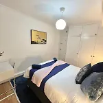 Hdye Park Corner Three Bedroom Apartment