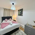 Hdye Park Corner Three Bedroom Apartment