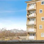 Modern 2 Double Bedrooms Peaceful Flat With Roof Terrace And Parking