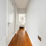 Cozy Chelsea Apartment - Walk To King\'S Road