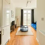 Cozy Chelsea Apartment - Walk To King\'S Road