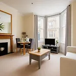 Central London Flat - 3 Min To West Kensington Station