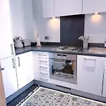 Family Stay Battersea With Balcony In Central London