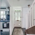 Stepney Green Gated Area With Parking & Garden
