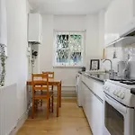 Spacious 1-Bed Apt In Islington