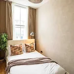 Cute 1 Bedroom With Sofa Bed By Central Line Station