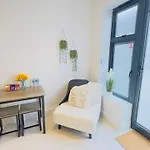 Chic Apartment E10