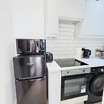 Chic Apartment E10