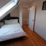 London Luxury 3 Bedroom Apartment Close To East Ham Station