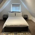 2 Bedroom Flat In Camden