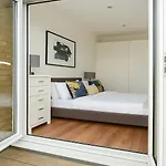 2 Bed Flat With Balcony In Acton