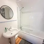 Lovely 1 Bedroom Flat In West Kensington Central London, Shepherd\'S Bush