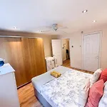 Lovely 1 Bedroom Flat In West Kensington Central London, Shepherd\'S Bush