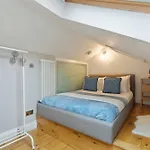 Hidden Gem In Central Location - Beautiful 2 Bed