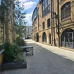 The Maltings Tower Bridge Apartment