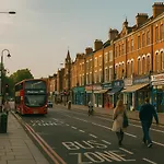 Spacious 2-Bedroom Flat In London - F3