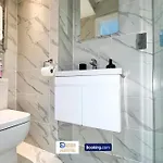 Three Bedroom Apartment By Dashh Properties Short Lets & Serviced Accommodation In Shepherds Bush Sleeps 9 With Free Wifi