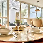 Spacious 3-Bedroom Flat In Holloway With Unique Central Patio With Free Wi-Fi