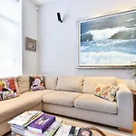 Joivy Elegant 3 Bed Apt With Rooftop Terrace In Pimlico