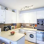 Quality Stylish Flat In Russell Square