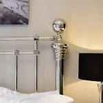 Minories Tower Bridge Apartment