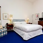 Veeve - Queen\'s Gardens Flat