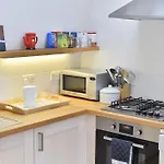 Charming Flat Near Earl\'S Court Station, 4 Guests