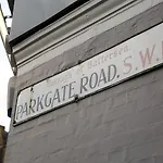 Lovely retro style 2 bedroom mins from Chelsea