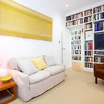 Lovely retro style 2 bedroom mins from Chelsea
