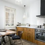 Lovely Maisonette - Goodge Street 55
