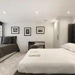 Stylish 3 Bedroom Mews South Kensington