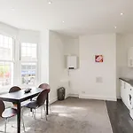 Kennington Apartment A/Apartment