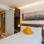 Pelican London Hotel And Residence